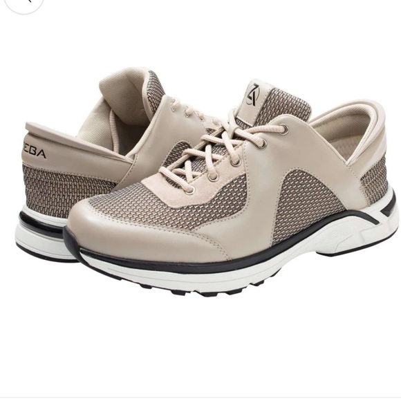 Zeba Hands-free Sneakers in Beige, Size 9.5 - Picture 1 of 16